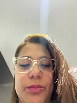 Snapshot of Pretty__Milf chatting on June 21, 4:53 pm Pretty Milf online show from June 21, 4:53 pm