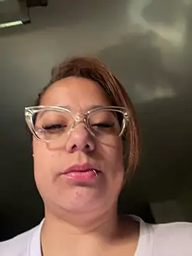 Snapshot of Pretty__Milf chatting on July 11, 9:56 am Pretty Milf online show from July 11, 9:56 am