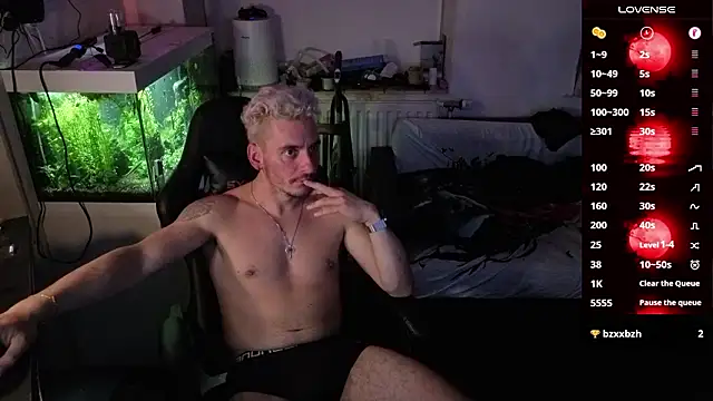 Rayzel White online show from March 13, 9:43 pm