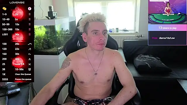 Rayzel White online show from May 26, 1:51 pm