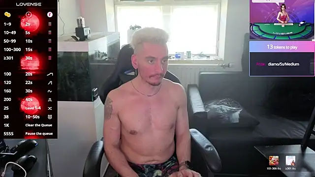 Rayzel White online show from June 10, 3:44 pm