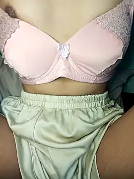 Snapshot of Lisa_xx2 chatting on January 19, 12:03 am Lisa xx2 online show from January 19, 12:03 am