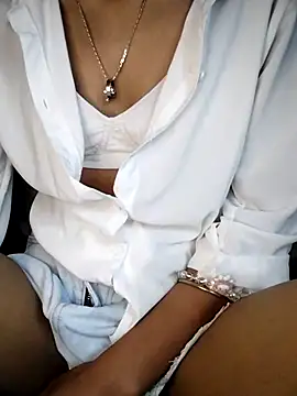 Snapshot of Lisa_xx2 chatting on February 2, 1:26 am Lisa xx2 online show from February 2, 1:26 am