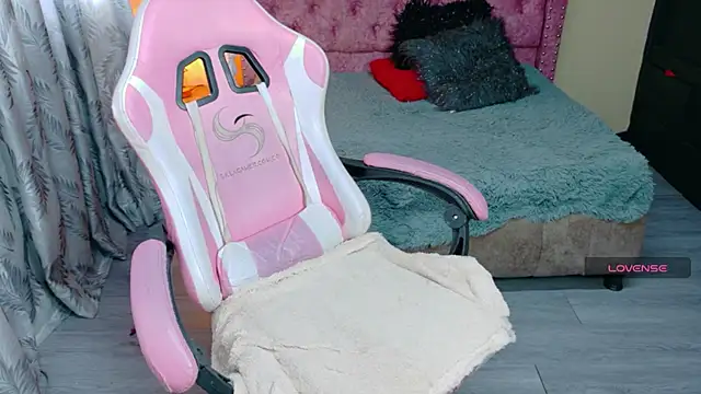 keileen luna online show from April 6, 7:59 pm