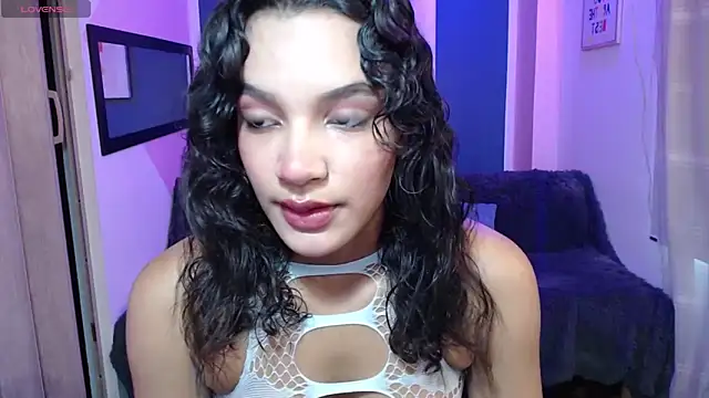 Snapshot of Nyxx_Velariia chatting on February 12, 1:50 pm Nyxx Velariia online show from February 12, 1:50 pm