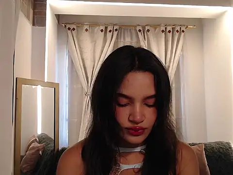 Snapshot of Nyxx_Velariia chatting on February 26, 1:43 pm Nyxx Velariia online show from February 26, 1:43 pm