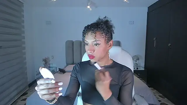 Snapshot of VictoriaRousse_ chatting on March 1, 5:09 am VictoriaRousse online show from March 1, 5:09 am