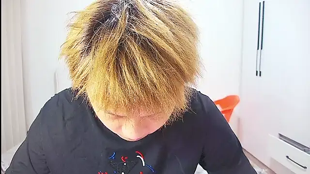 Chocolates-001 online show from June 18, 11:58 am