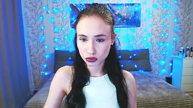 Snapshot of SnowWhite_Lissa chatting on April 6, 6:53 pm SnowWhite Lissa online show from April 6, 6:53 pm