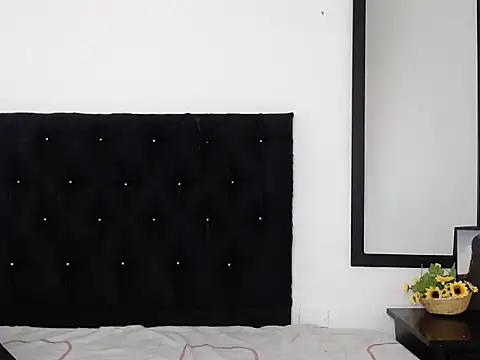 LauraHorny69 online show from March 1, 1:35 pm