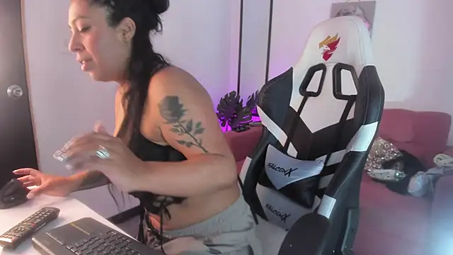 Snapshot of Xiomara_as chatting on February 21, 12:50 pm Xiomara as online show from February 21, 12:50 pm