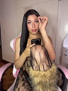 Snapshot of DollCamila chatting on April 19, 6:10 pm DollCamila online show from April 19, 6:10 pm