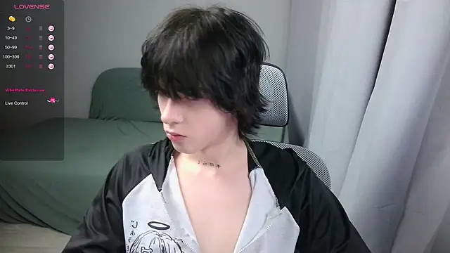 LeonBoykisser online show from February 19, 10:39 pm