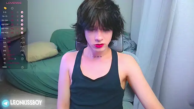 LeonBoykisser online show from April 4, 2:36 pm