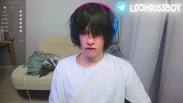 LeonBoykisser online show from April 10, 12:49 am