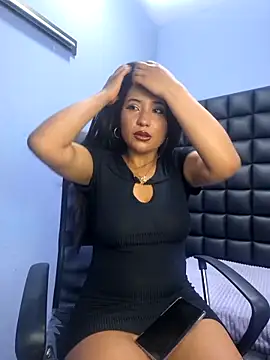 valenlopezz  online show from March 29, 5:18 am