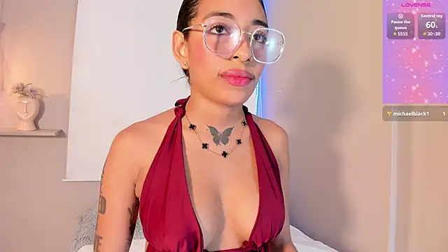 Scarlet Vixen  online show from June 7, 3:05 pm