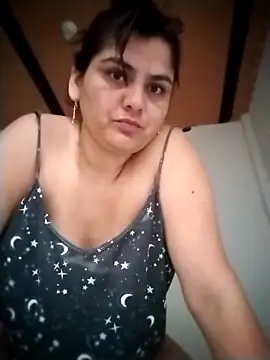 Isaaqueensi online show from March 24, 1:05 pm