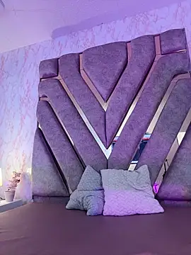 elodie rouge online show from April 17, 7:17 pm