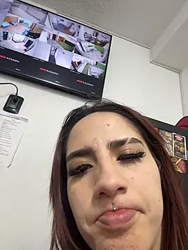 Snapshot of elodie_rouge chatting on June 26, 11:36 am elodie rouge online show from June 26, 11:36 am