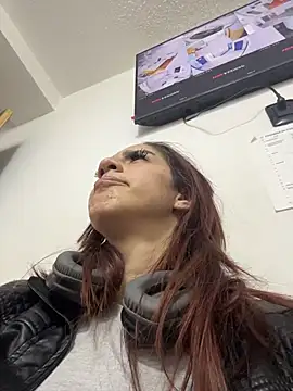Snapshot of elodie_rouge chatting on June 27, 8:47 pm elodie rouge online show from June 27, 8:47 pm