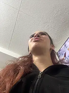 Snapshot of elodie_rouge chatting on July 14, 12:44 pm elodie rouge online show from July 14, 12:44 pm