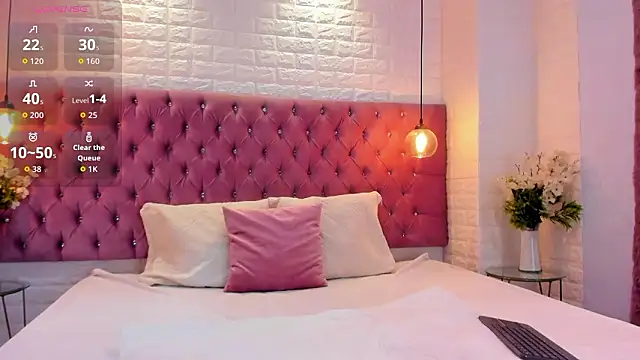 nela moretti online show from March 28, 3:33 pm