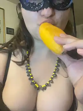 Snapshot of Leonoraaa chatting on March 28, 2:00 am Leonoraaa online show from March 28, 2:00 am