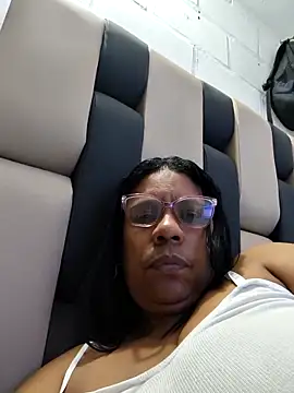 Zeyllyjhonson online show from April 15, 12:28 am