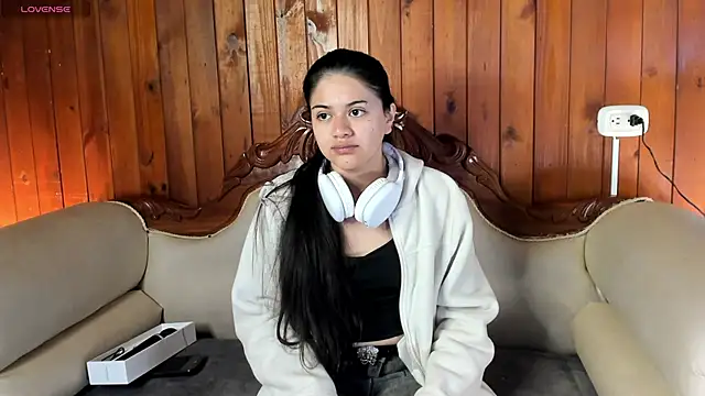 Snapshot of CottonCloud20 chatting on March 2, 1:29 pm CottonCloud20 online show from March 2, 1:29 pm