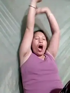 Gummiesu online show from March 1, 8:00 pm