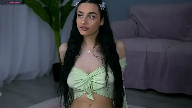 Snapshot of ElaraVixen chatting on February 19, 8:05 pm ElaraVixen online show from February 19, 8:05 pm