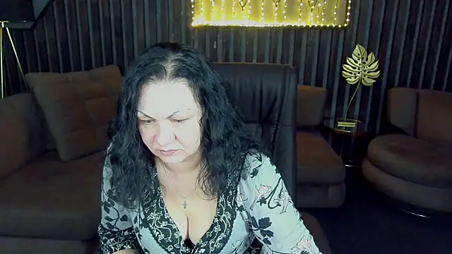 IrissMoon online show from April 17, 5:54 am