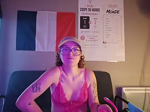 Snapshot of ju_juliette chatting on June 15, 7:16 pm ju juliette online show from June 15, 7:16 pm