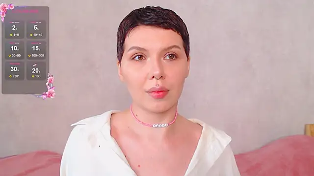 Snapshot of Elise_Day chatting on May 17, 10:00 am Elise Day online show from May 17, 10:00 am