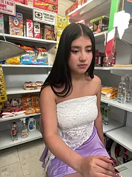 StrawberryPink  online show from April 18, 11:25 am