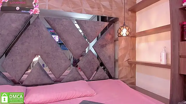 Zamahara Rodriguez online show from April 5, 7:33 pm