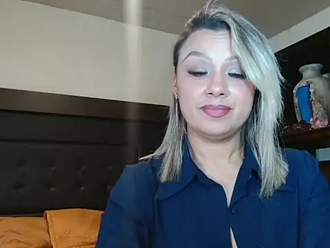 aitanalove  online show from February 6, 10:46 pm