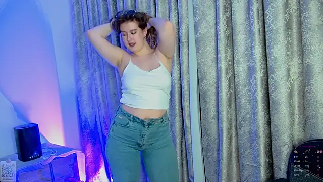 Snapshot of LilianBliss chatting on February 3, 9:42 pm LilianBliss online show from February 3, 9:42 pm