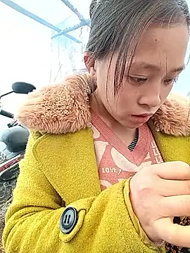 Snapshot of Hari-saka chatting on February 9, 7:56 am Hari-saka online show from February 9, 7:56 am