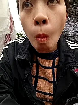 Snapshot of Hari-saka chatting on February 22, 2:02 am Hari-saka online show from February 22, 2:02 am