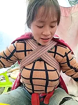 Snapshot of Hari-saka chatting on February 25, 6:34 am Hari-saka online show from February 25, 6:34 am