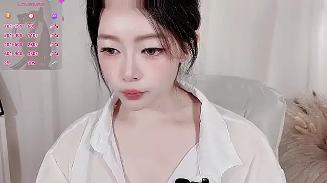 Snapshot of XinYuemeimei chatting on July 4, 2:12 pm XinYuemeimei online show from July 4, 2:12 pm