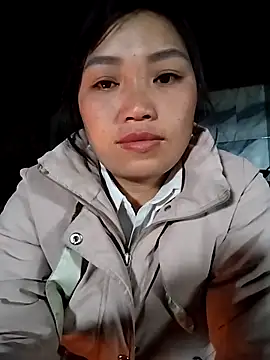 Snapshot of lia-coy chatting on February 13, 12:50 am lia-coy online show from February 13, 12:50 am