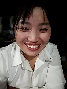 Snapshot of lia-coy chatting on February 15, 12:47 pm lia-coy online show from February 15, 12:47 pm