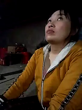 Snapshot of lia-coy chatting on February 19, 3:19 pm lia-coy online show from February 19, 3:19 pm