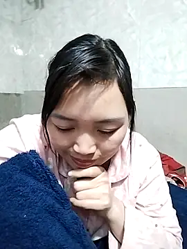 Snapshot of lia-coy chatting on February 21, 11:33 am lia-coy online show from February 21, 11:33 am