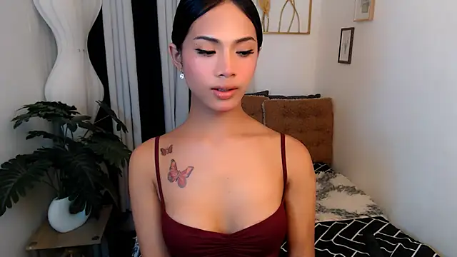 Snapshot of PrettyChloe_Ts chatting on June 14, 3:58 pm PrettyChloe Ts online show from June 14, 3:58 pm