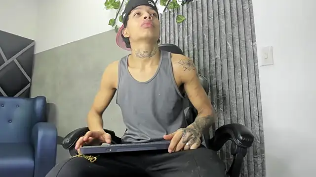 Dogan Renzo0 online show from February 10, 8:13 pm