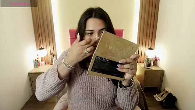 IvonneRoss  online show from April 13, 11:59 am